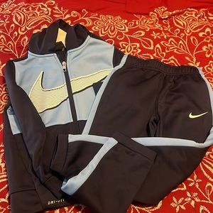 Boys Nike jogging set